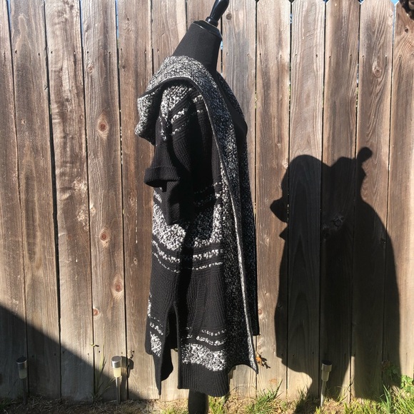 Intermix Super comfy sweater - Picture 2 of 3